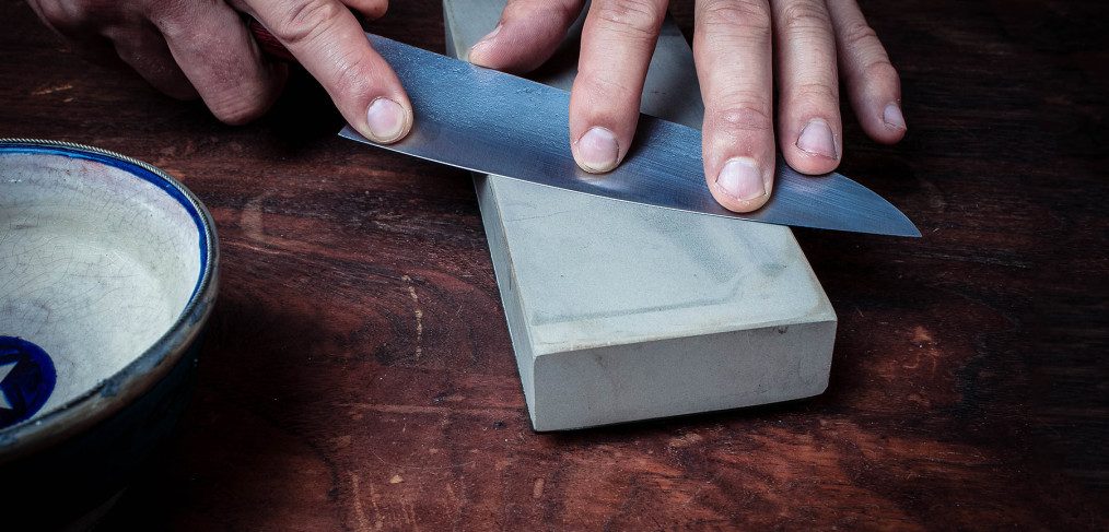Knife sharpening by hand - Artisan Knives